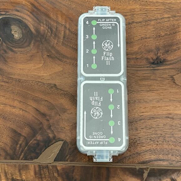 Vintage General Electric GE Flip Flash II Camera Bars Green Dot Unused - Picture 1 of 3